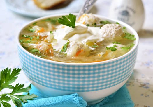 Kopūstų sriuba su vištienos kukuliais