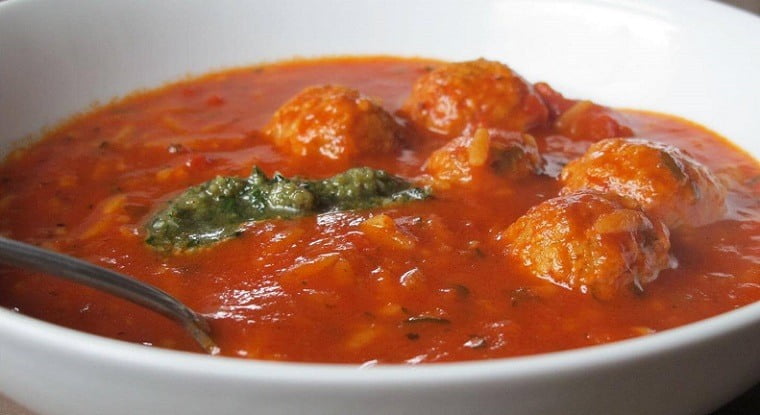Pomidorų sriuba su kukuliais